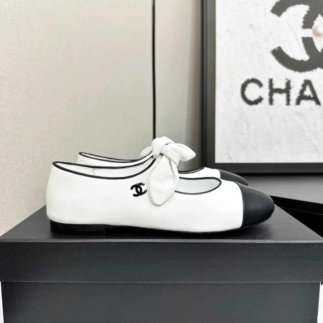 👟👟Ex-factory price 480👟👟 Chanel 25C Early Spring Mary Jane Shoes Series This season’s shoes are all great! The pure black Mary Jane is very comfortable on the feet and the upper leather is also very soft, so you don’t have to worry about rubbing your feet. The bunny ears are also very cute, and the black and white color matching and black fabric cover are very nice. Upper cowhide, inner sheepskin, genuine leather outsole Size: 35-39 40/41 Customized, non-refundable and non-exchangeable